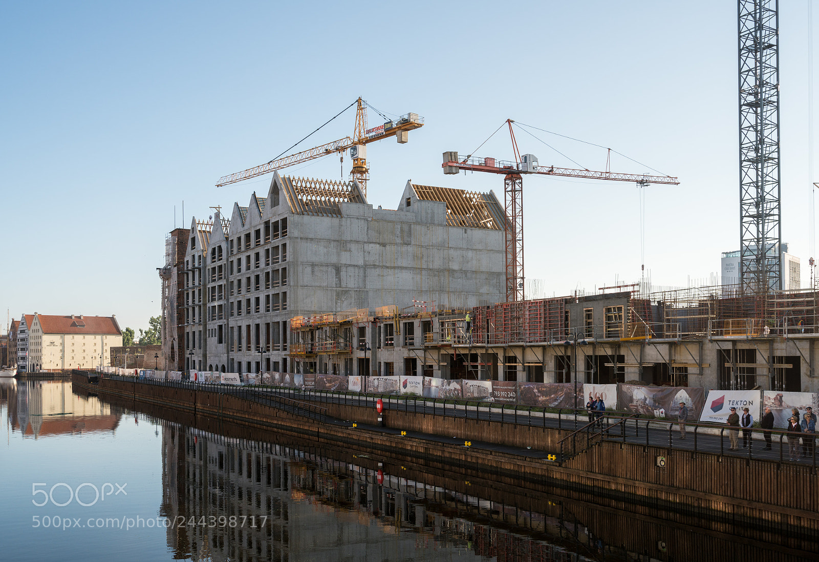 Sony a7R II sample photo. Cranes erecting new apartments photography