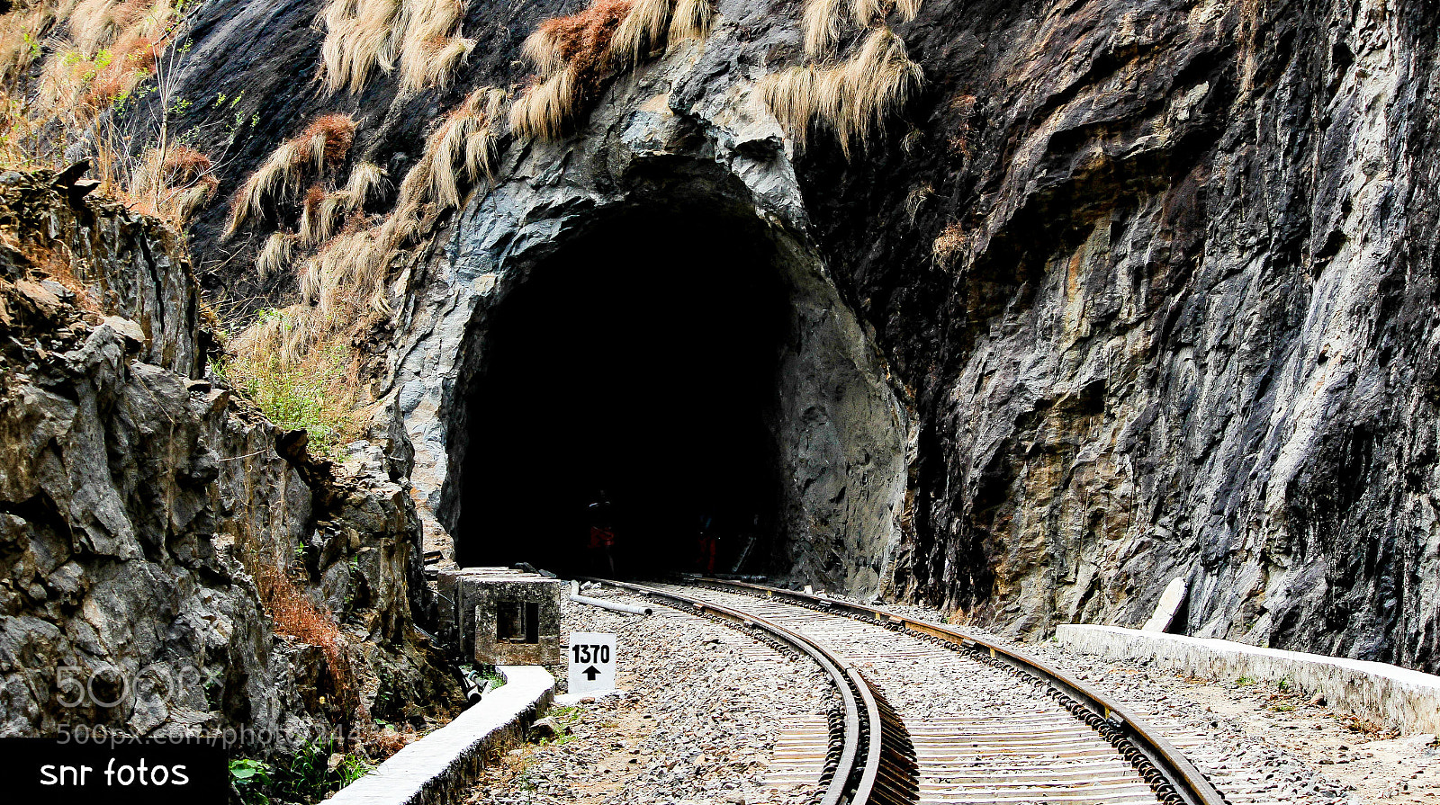 Canon EOS 1200D (EOS Rebel T5 / EOS Kiss X70 / EOS Hi) sample photo. Tunnel thru - 2 photography