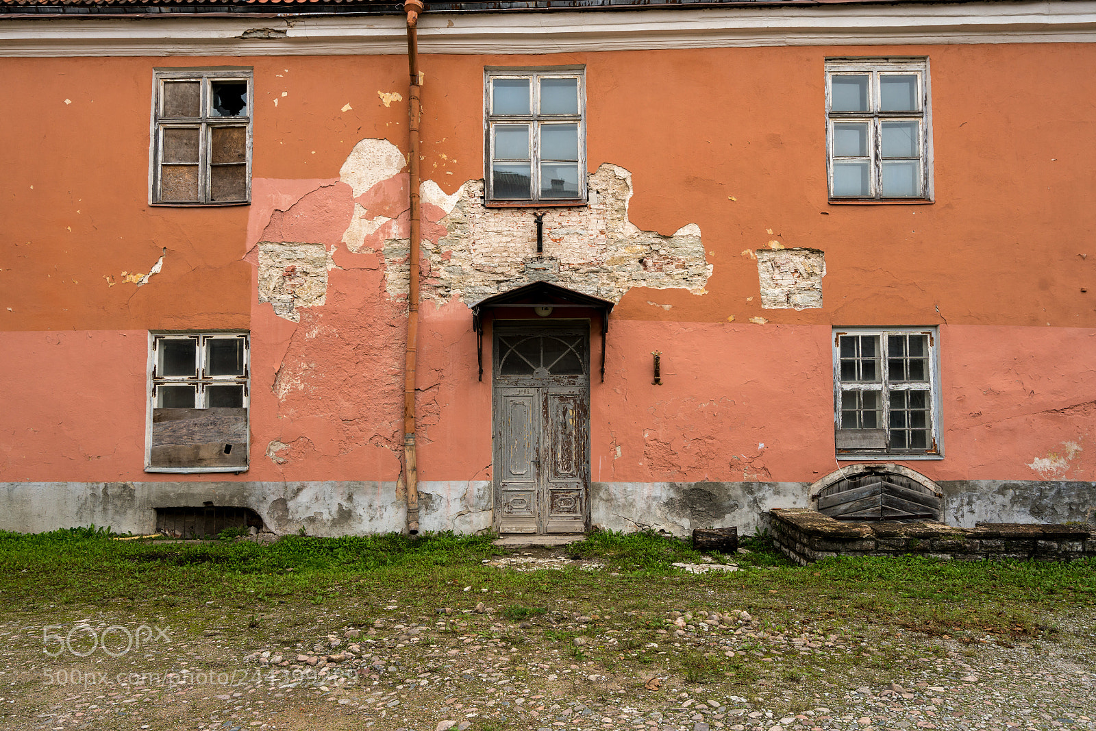 Sony a7R II sample photo. Ruined old home or photography