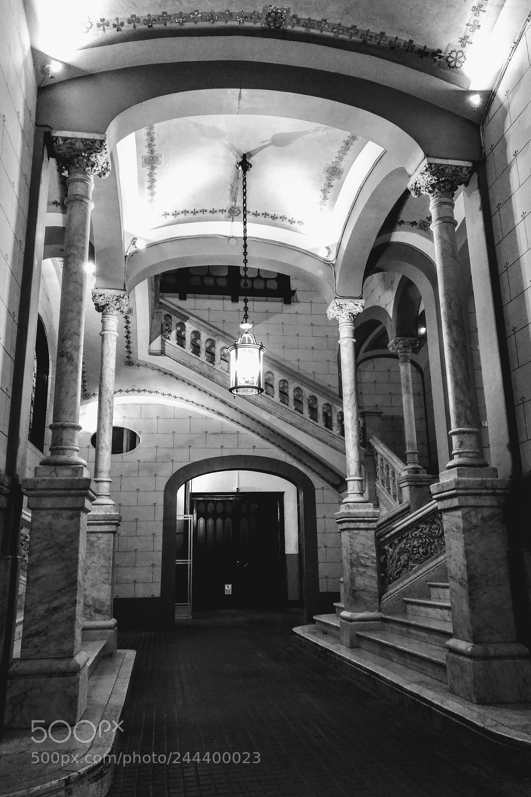 HUAWEI nova plus sample photo. M.g. building entrance photography