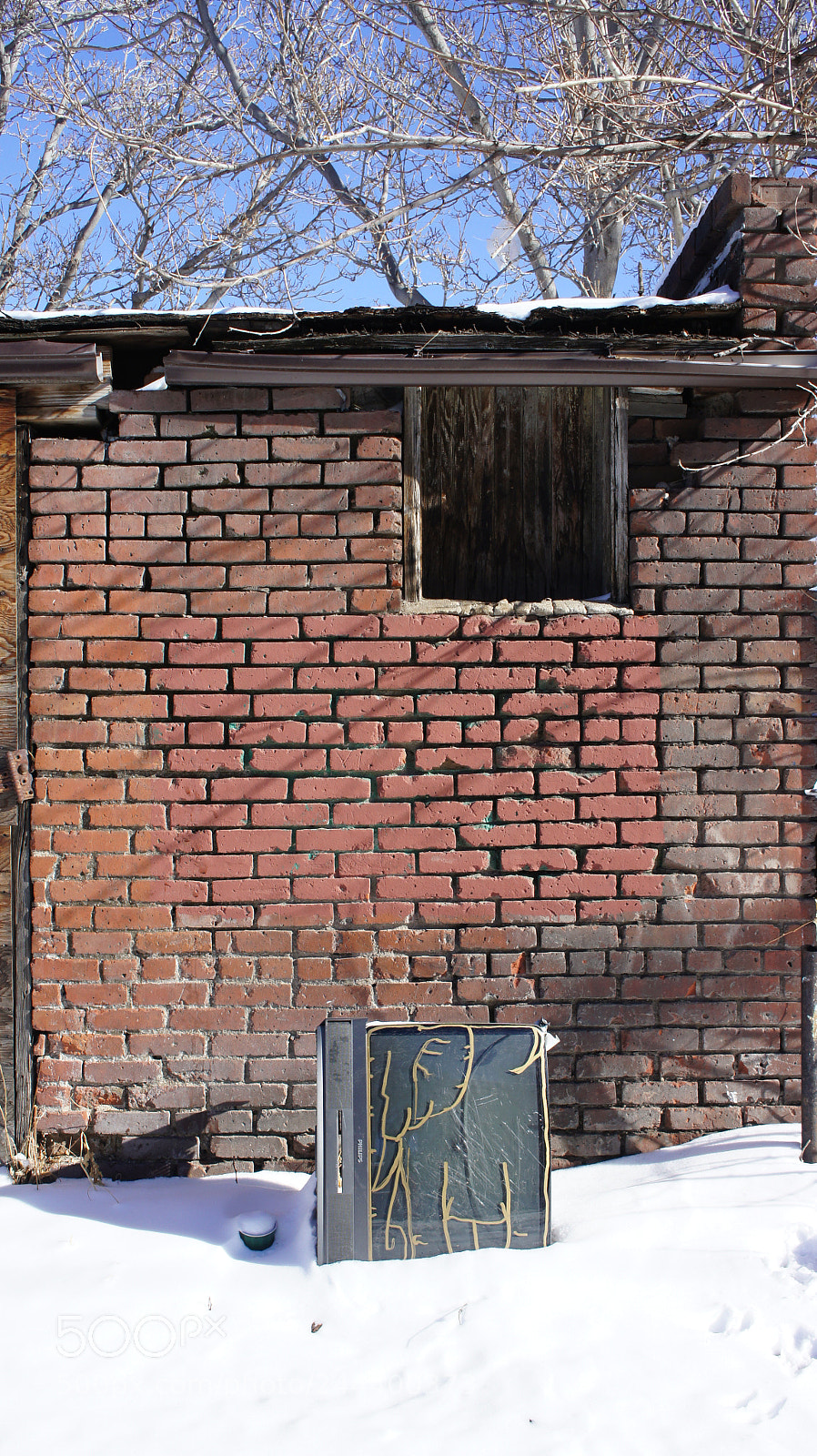 Sony Alpha NEX-3 sample photo. Abandoned tv photography