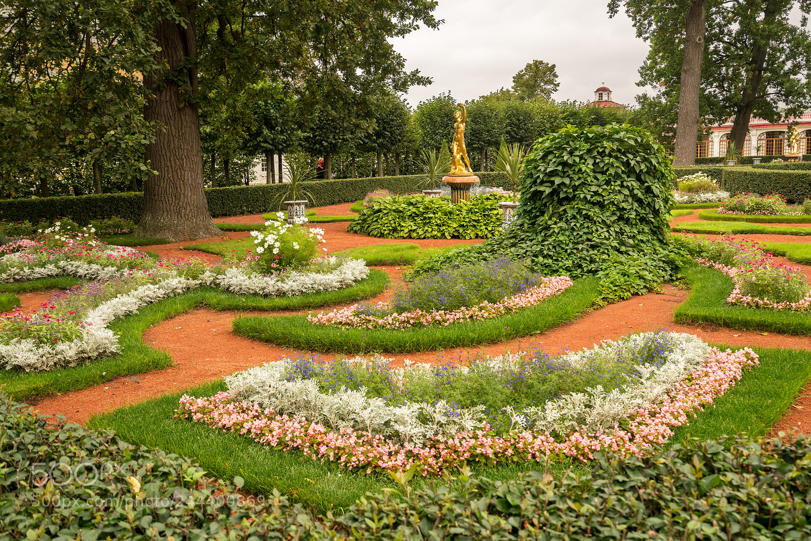 Sony a7R II sample photo. Ornate gardens at peterhof photography