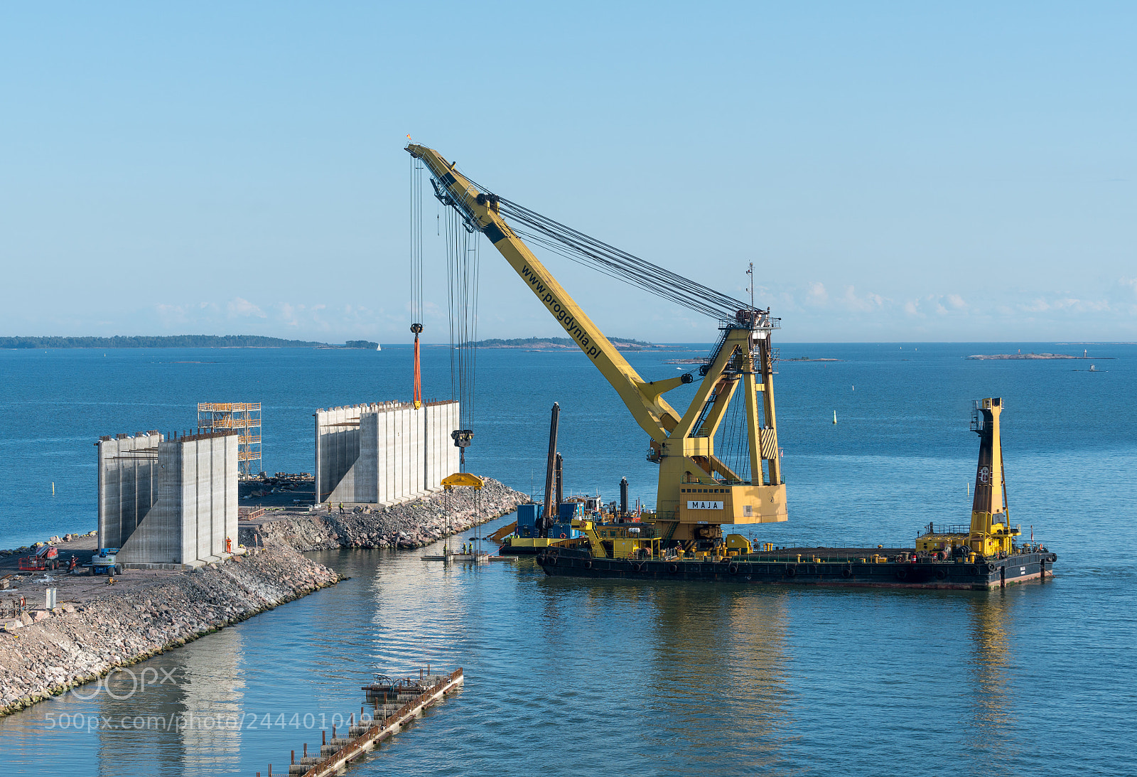 Sony a7R II sample photo. Maja crane ship in photography