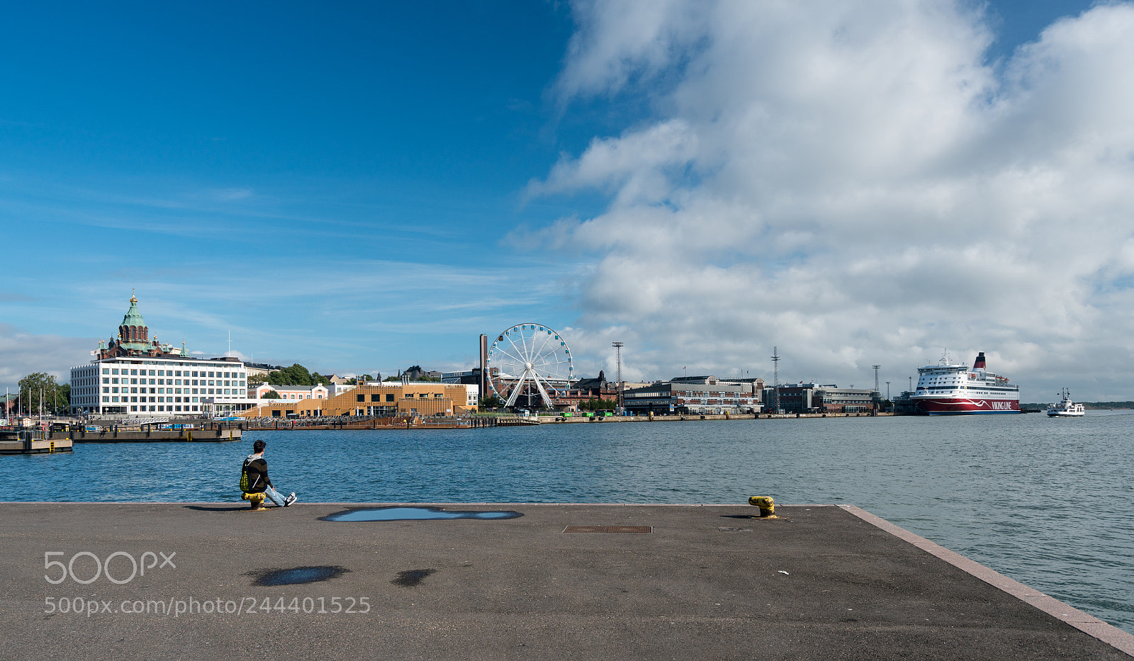 Sony a7R II sample photo. Tourist looks at the photography
