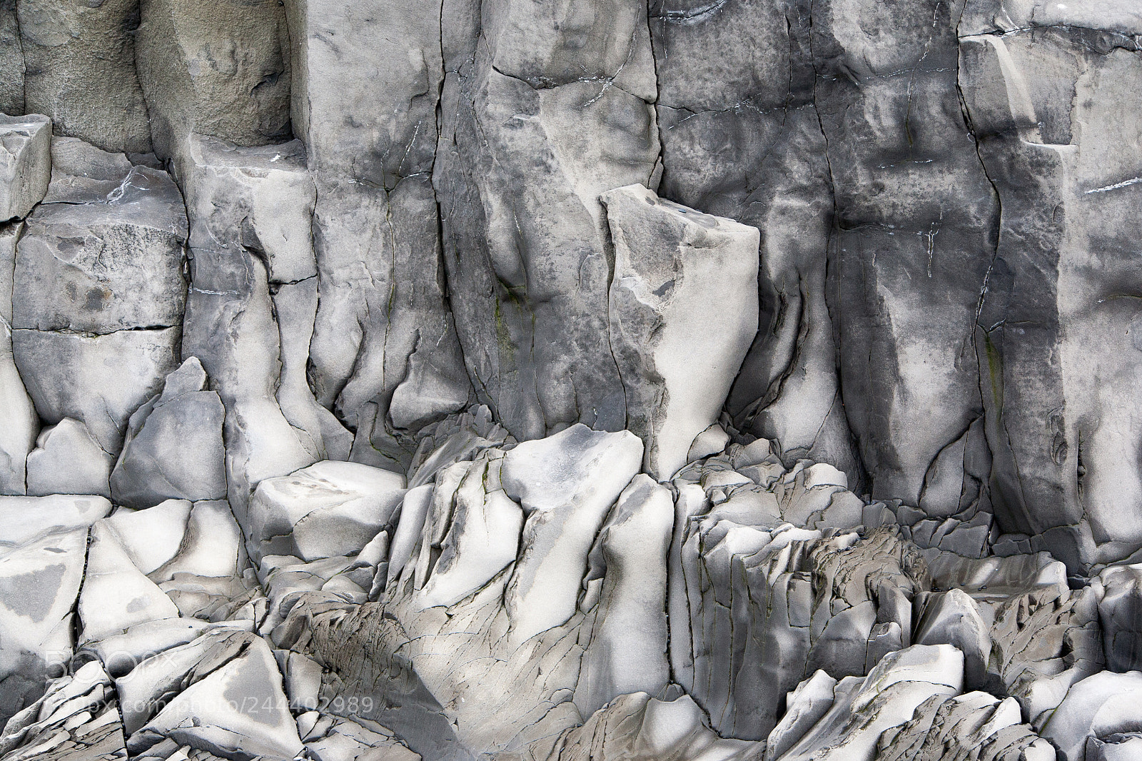Canon EOS 5D sample photo. Coastal rock in iceland photography