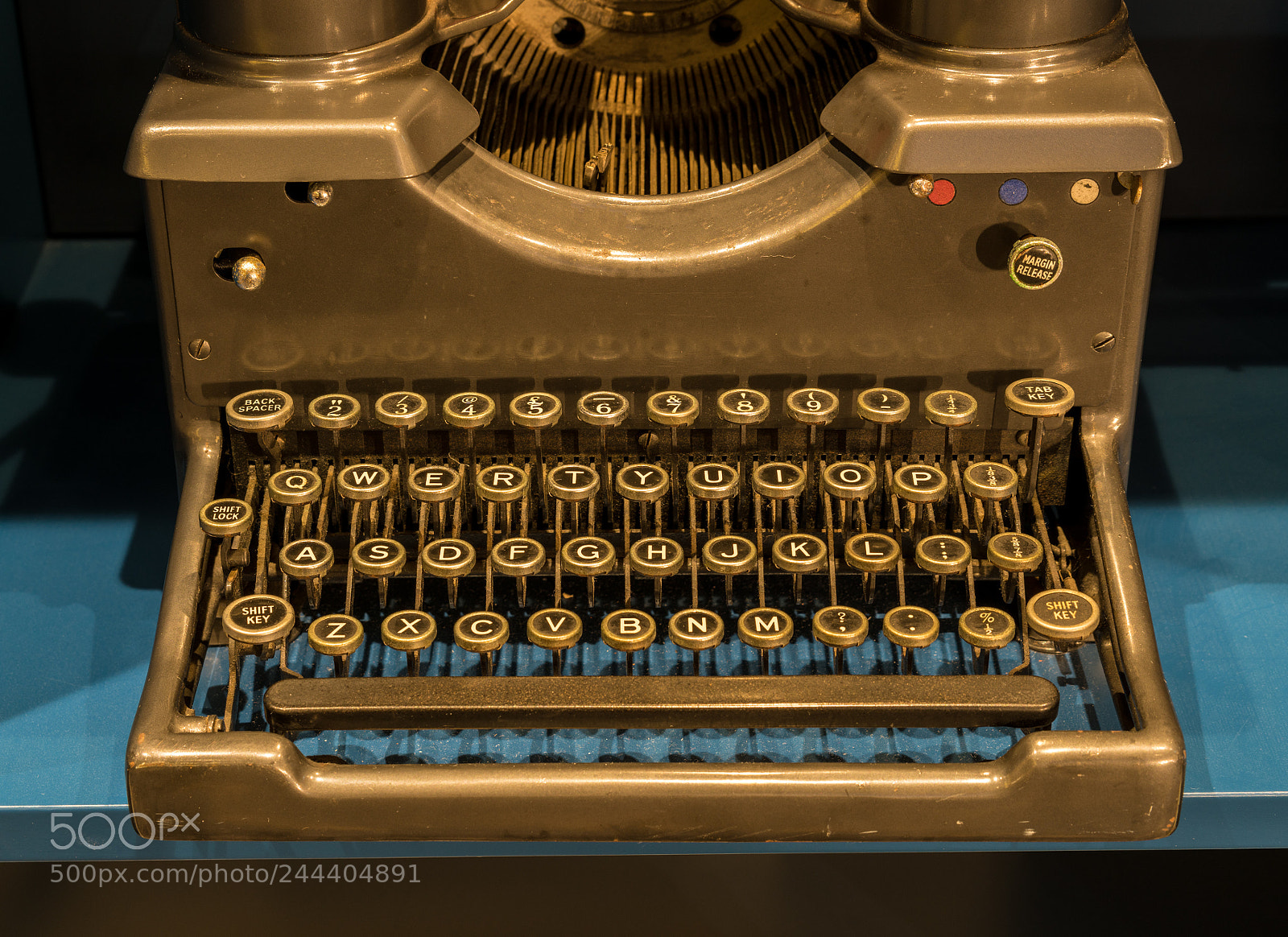 Sony a7R II sample photo. Keys of old mechanical photography