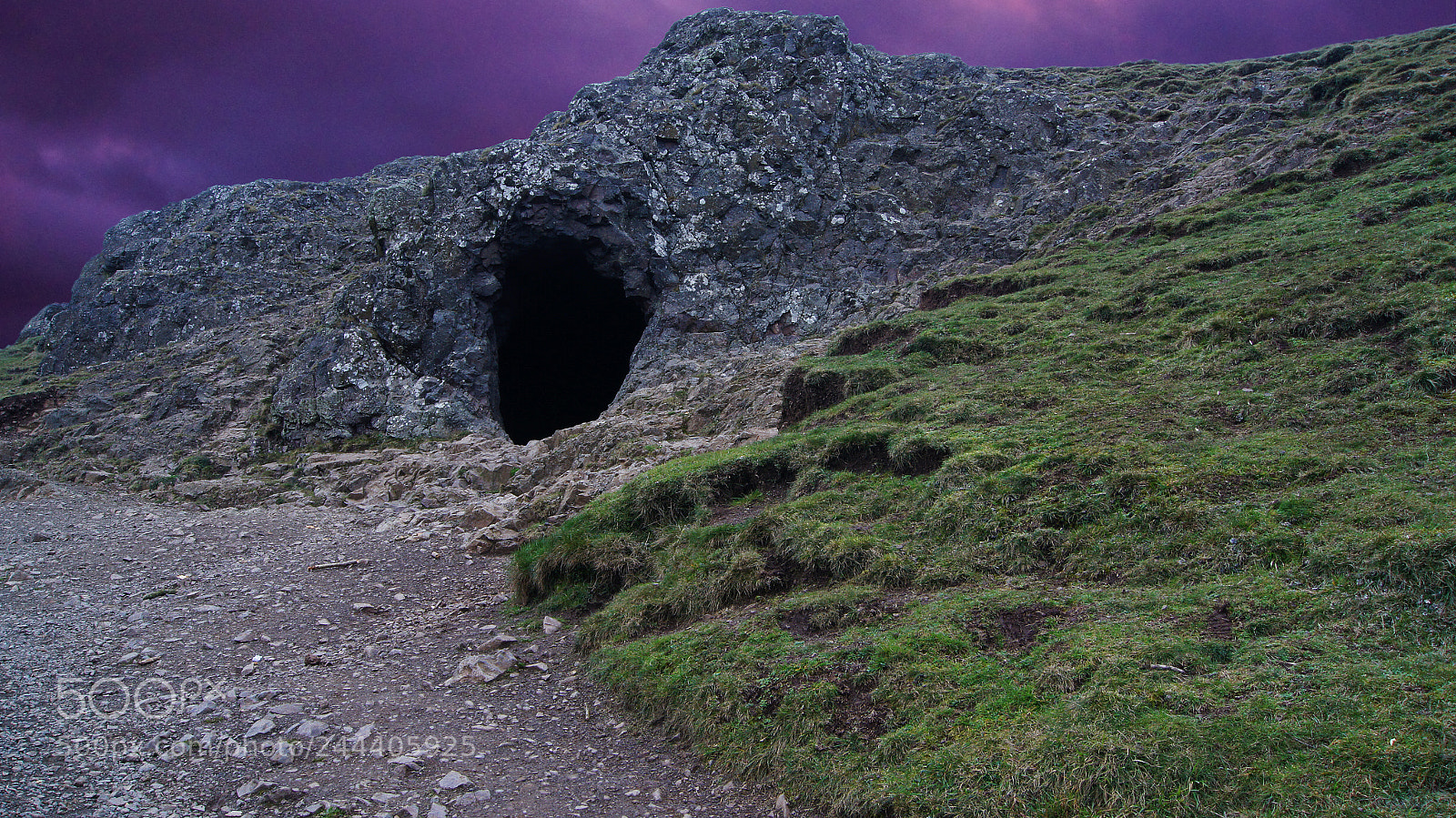 Sony SLT-A55 (SLT-A55V) sample photo. Ominous cave photography