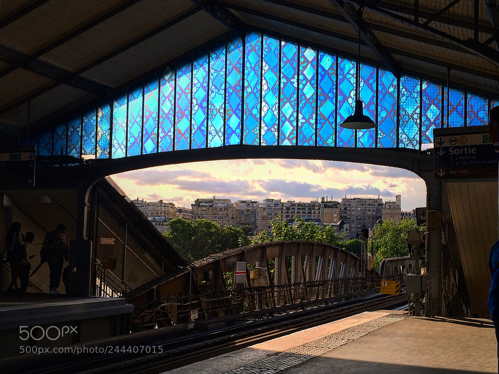Apple iPhone 5s sample photo. Subway tour eiffel bir photography