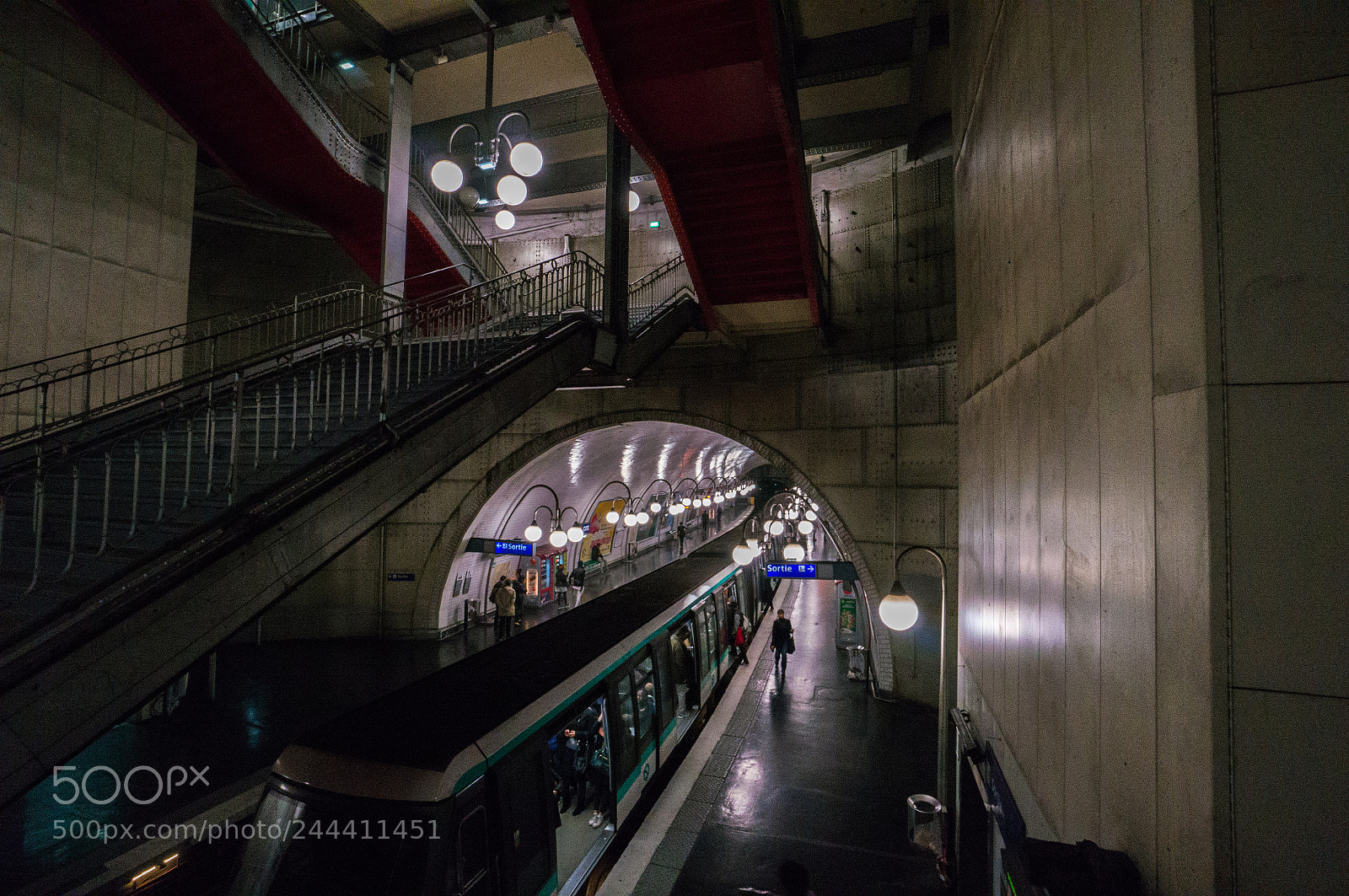 Sony Alpha NEX-5T sample photo. Paris metro photography