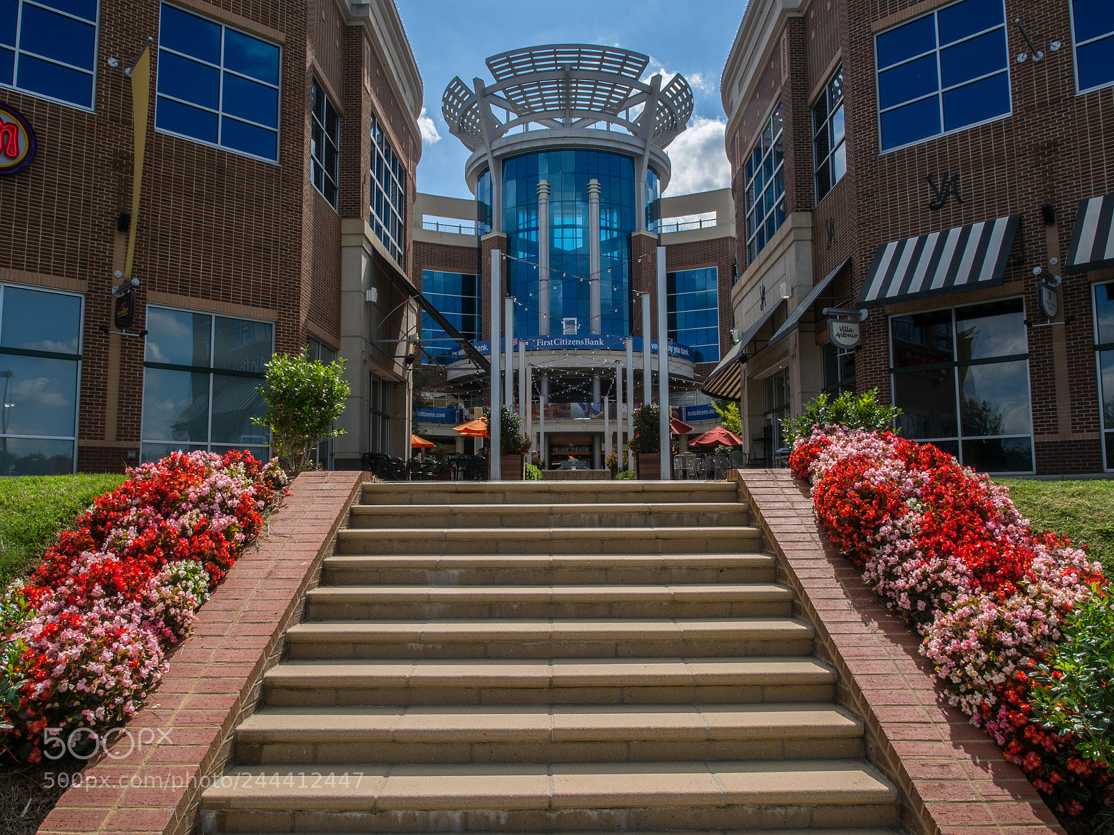 Olympus OM-D E-M5 sample photo. Movie theater photography