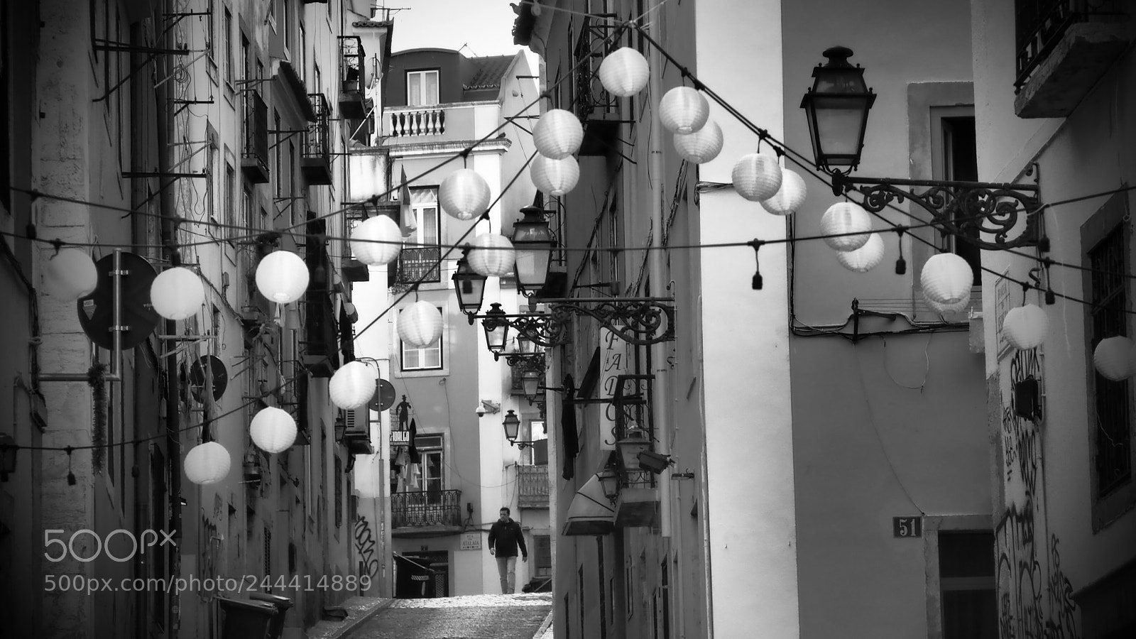 Olympus OM-D E-M10 sample photo. Nas ruas do bairro photography