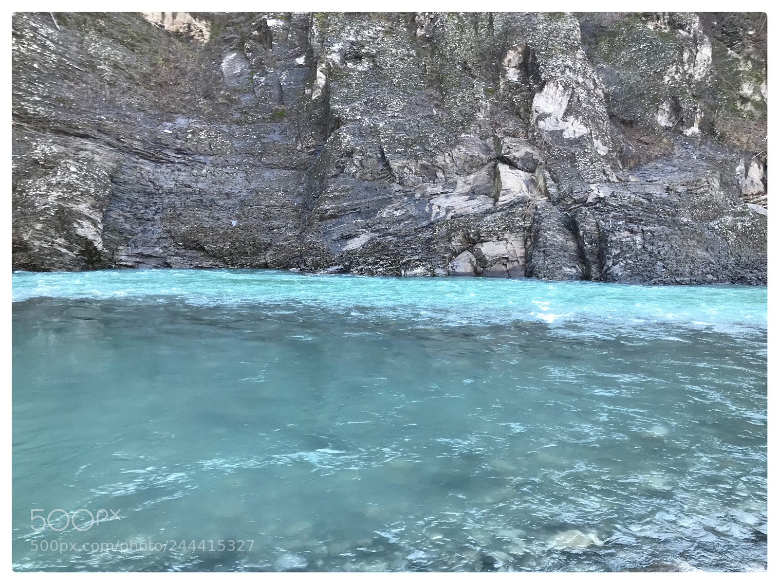 Apple iPhone 7 Plus sample photo. Bue or green photography