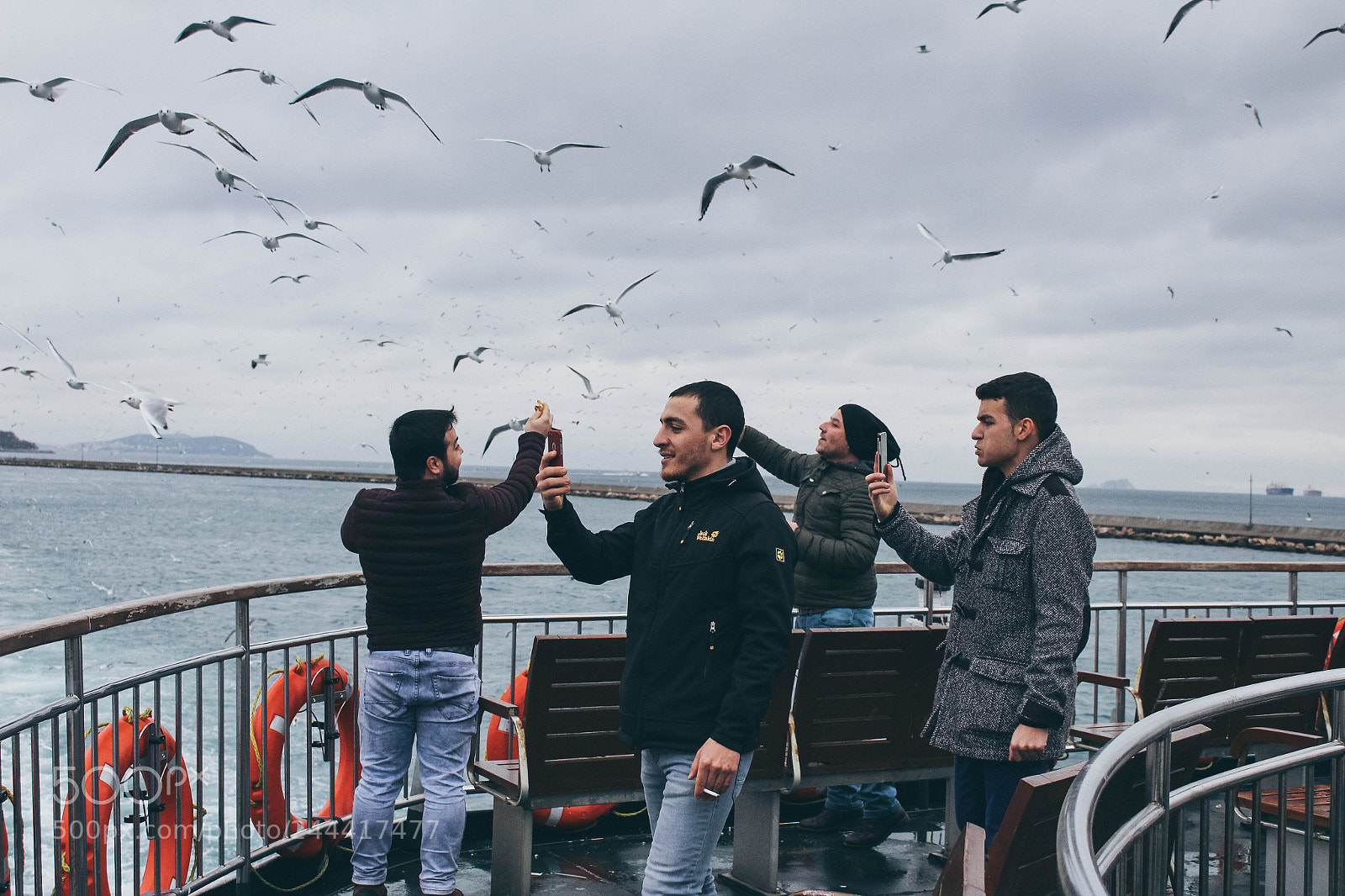 Canon EOS 1300D (EOS Rebel T6 / EOS Kiss X80) sample photo. Ferries passengers photography