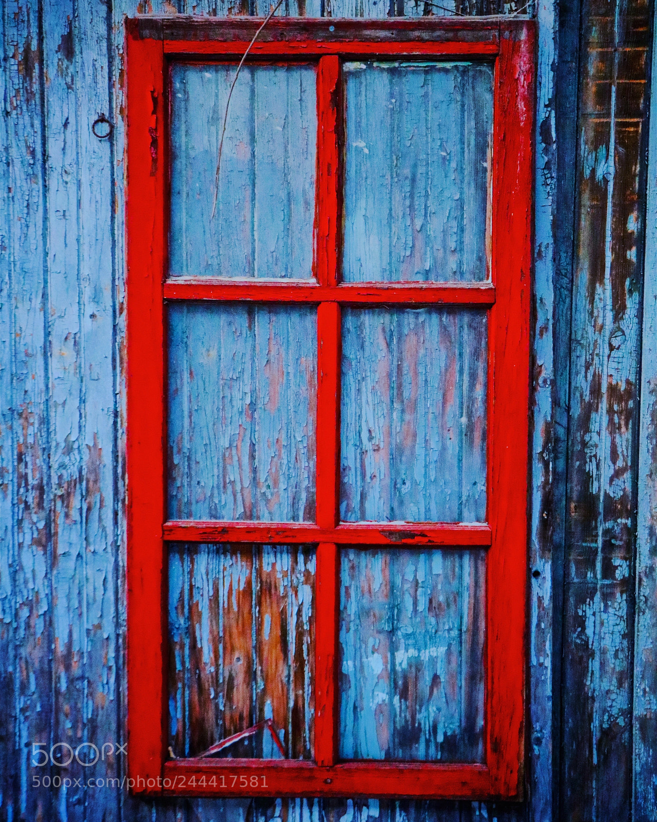 Canon EOS 750D (EOS Rebel T6i / EOS Kiss X8i) sample photo. Red window frame photography