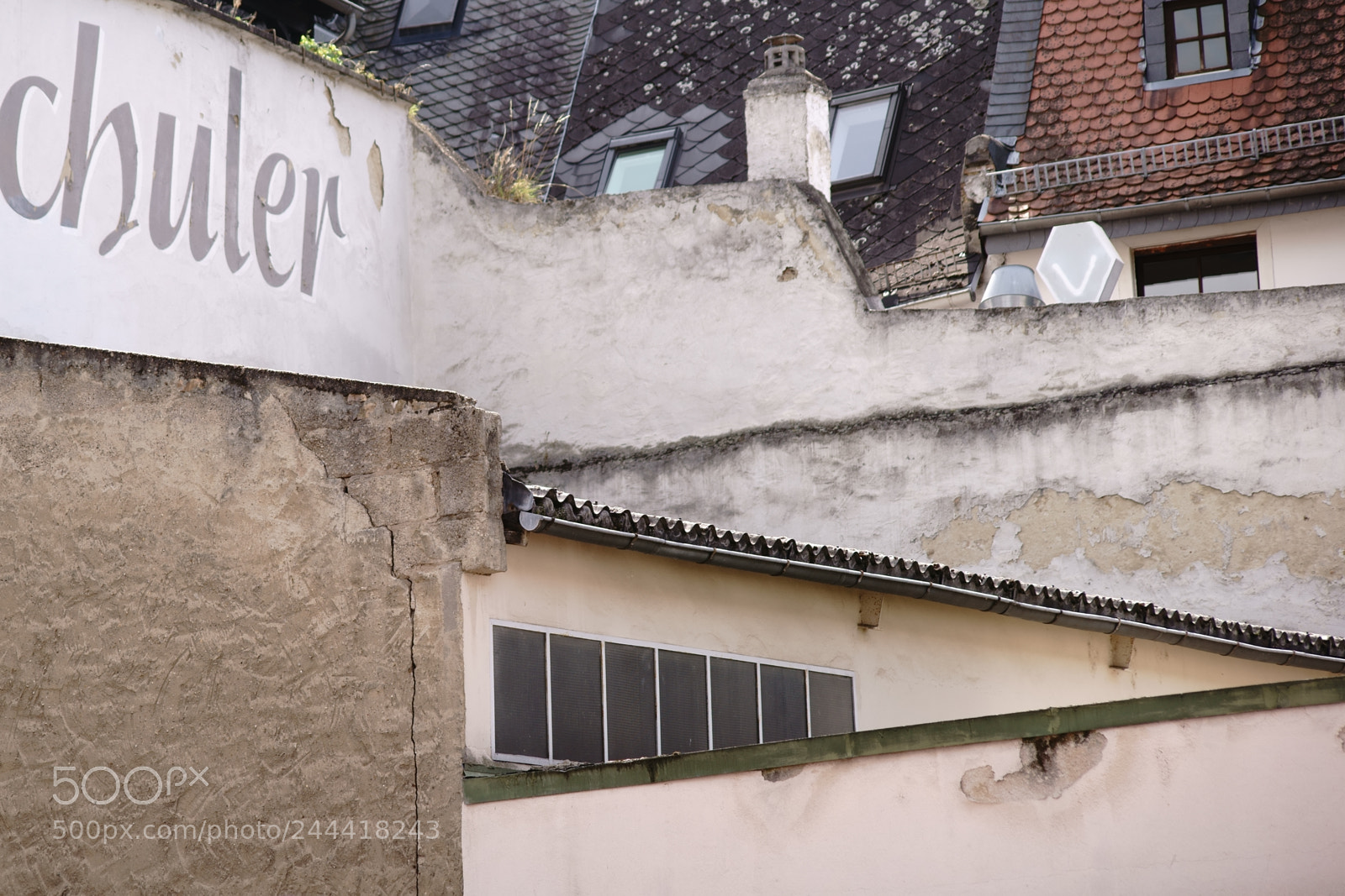 Sony a7 II sample photo. Walls and roofs in photography