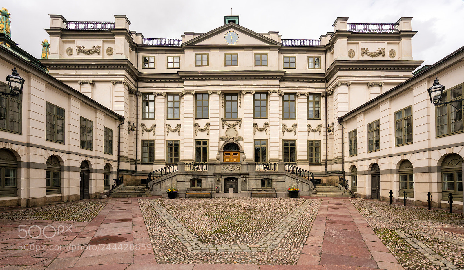 Sony a7R II sample photo. Swedish supreme court in photography