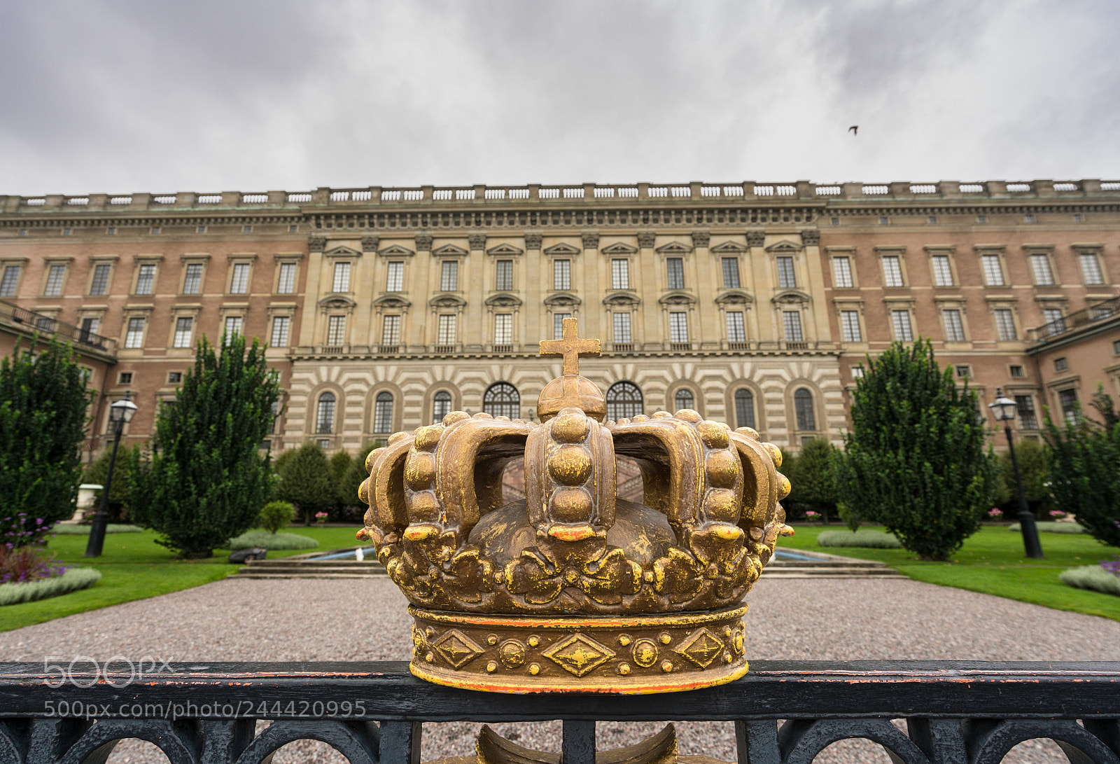 Sony a7R II sample photo. Crown in front of photography