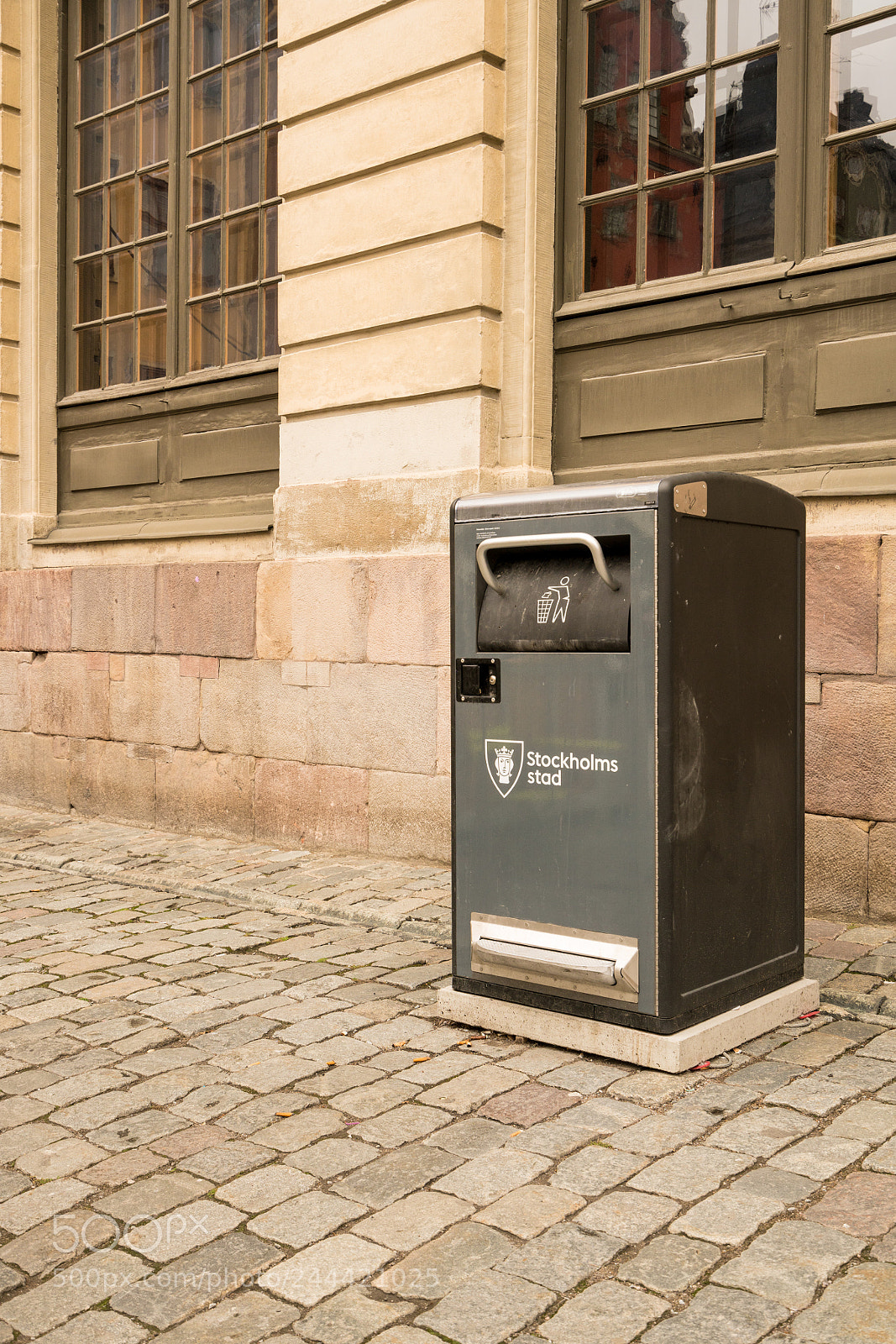 Sony a7R II sample photo. Modern litter bin in photography