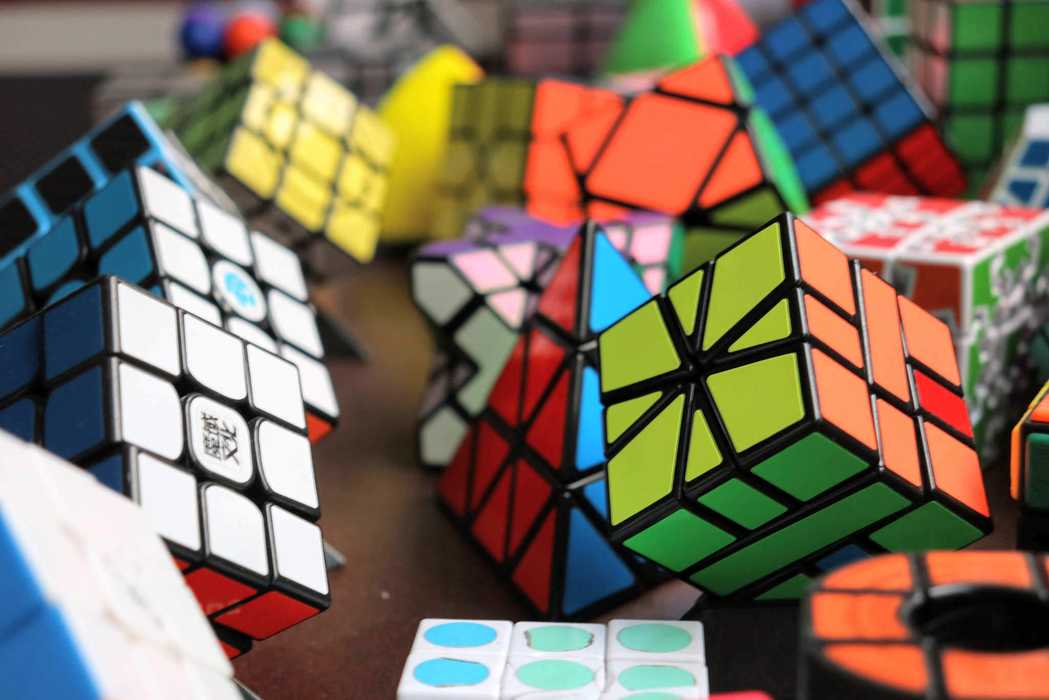 Canon EOS 760D (EOS Rebel T6s / EOS 8000D) + Canon EF-S 18-55mm F4-5.6 IS STM sample photo. Rubik's cubes collection photography