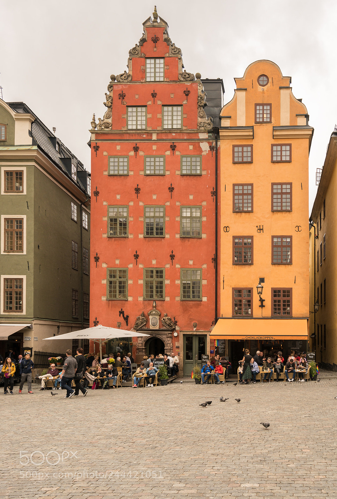 Sony a7R II sample photo. Narrow cobblestone square in photography