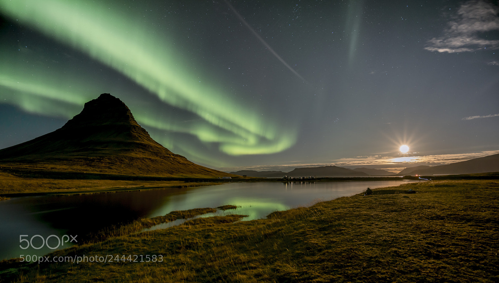 Sony a7R II sample photo. Kirkjufell aurora moon little photography