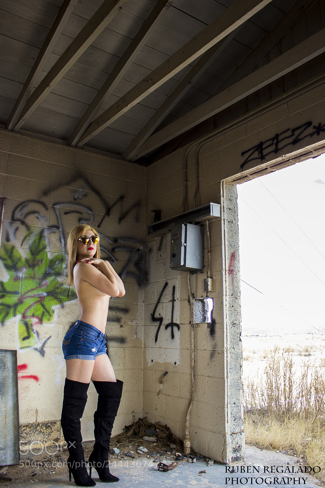 Canon EOS 600D (Rebel EOS T3i / EOS Kiss X5) sample photo. Sexy blonde rocker chick photography