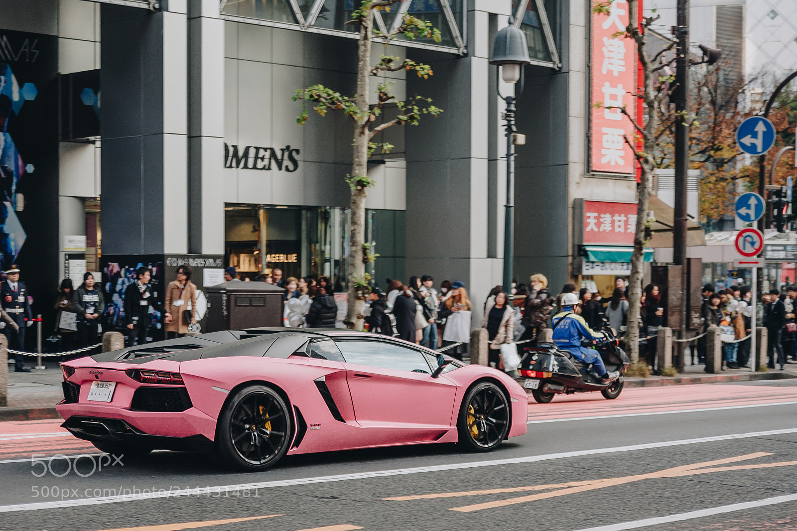 Canon EOS 5D sample photo. Lamborghini in shibuya photography