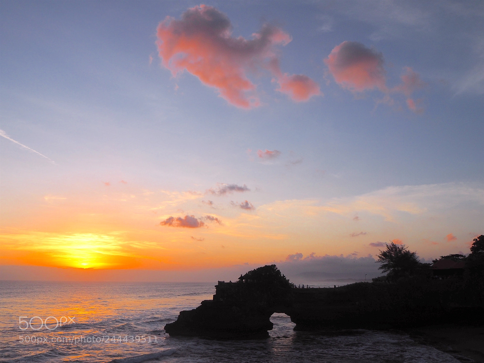 Olympus OM-D E-M10 sample photo. Tanah lot temple photography