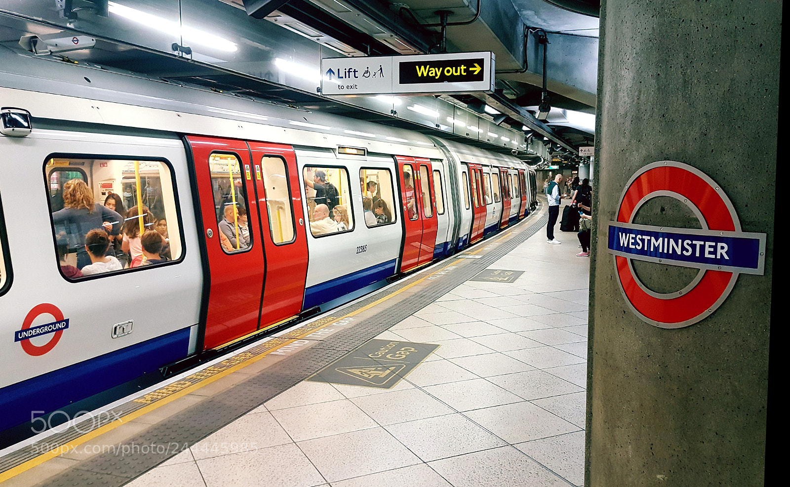 Samsung Galaxy Note5 sample photo. Underground photography