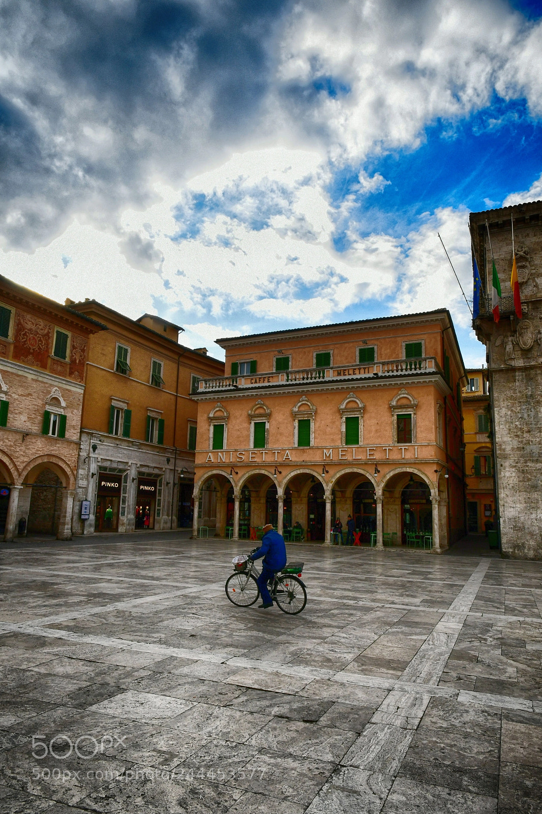 Nikon D500 sample photo. Alone in the square photography