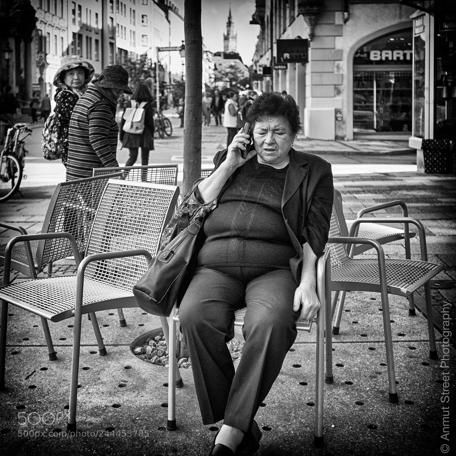 Panasonic Lumix DMC-GX85 (Lumix DMC-GX80 / Lumix DMC-GX7 Mark II) sample photo. Making a call photography