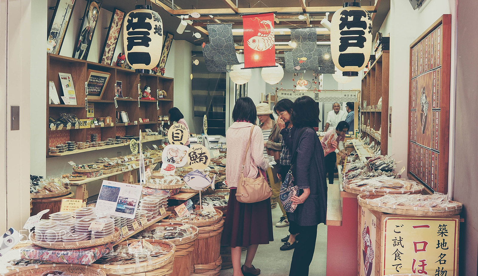 Olympus PEN E-PL7 sample photo. Tsukiji market, japan photography