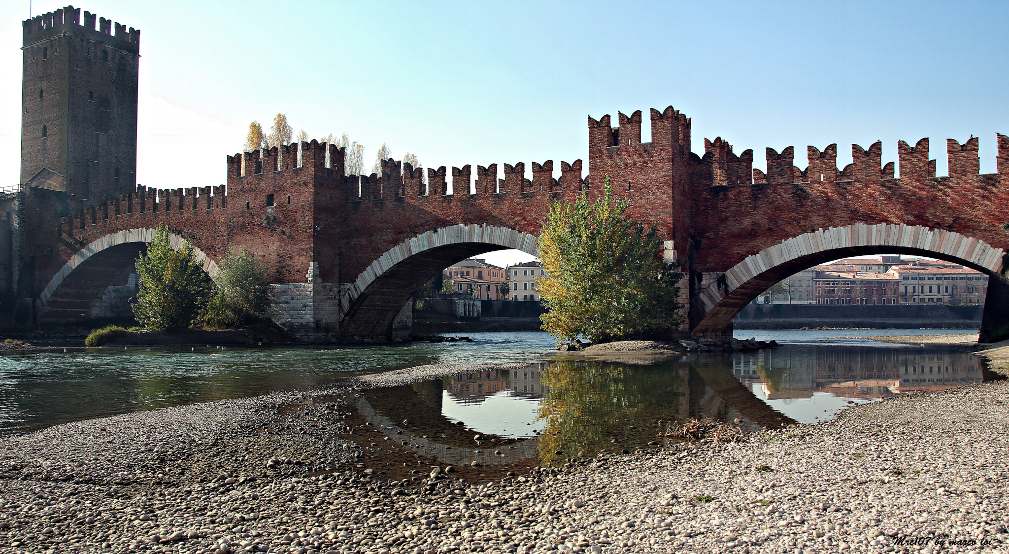 Sigma 17-70mm F2.8-4 DC Macro OS HSM sample photo. Seduto in riva al fiume photography