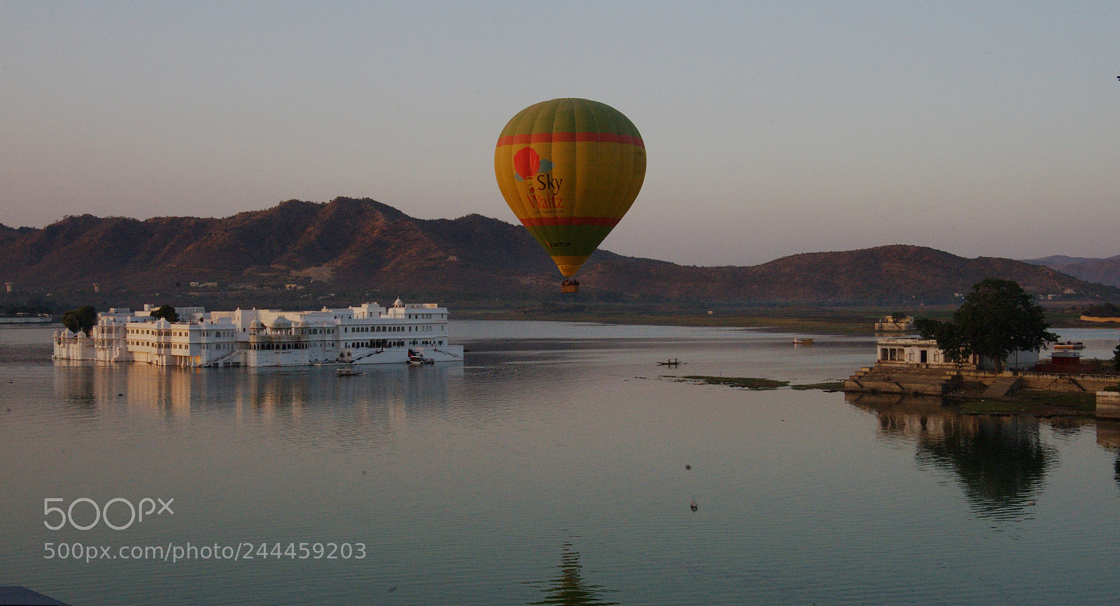 Nikon D3 sample photo. Balloon over udaipur lake photography