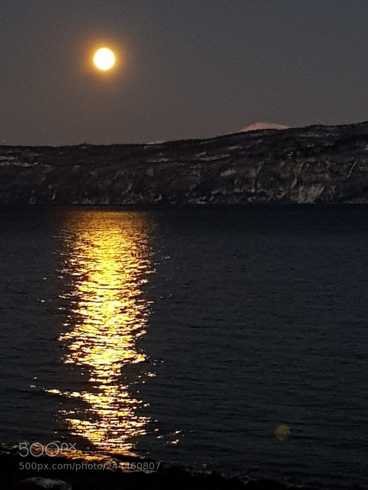 Samsung Galaxy S8 sample photo. Moon path photography