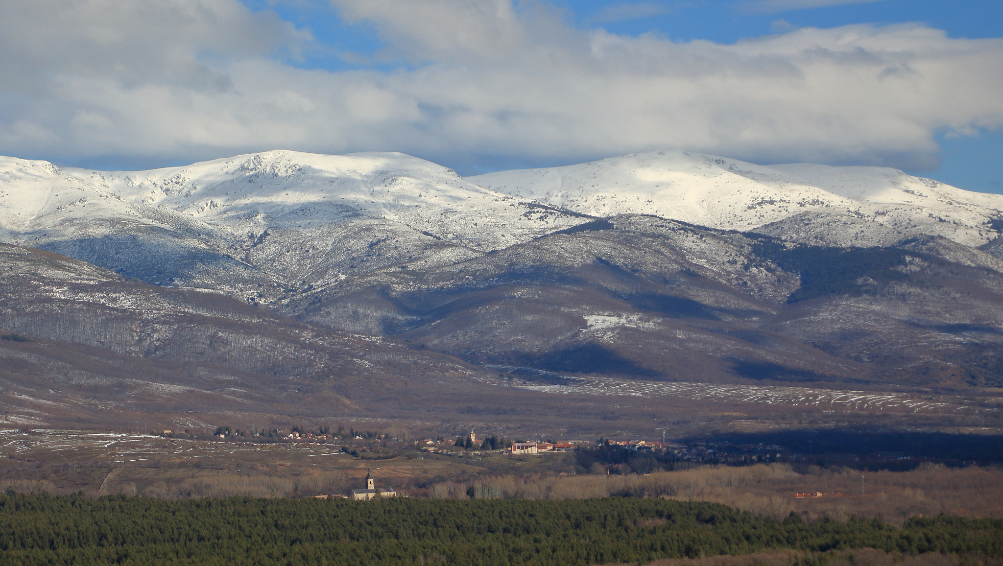 Canon EOS 700D (EOS Rebel T5i / EOS Kiss X7i) + Canon TS-E 90mm F2.8 Tilt-Shift sample photo. Invierno en el valle de lozoya photography