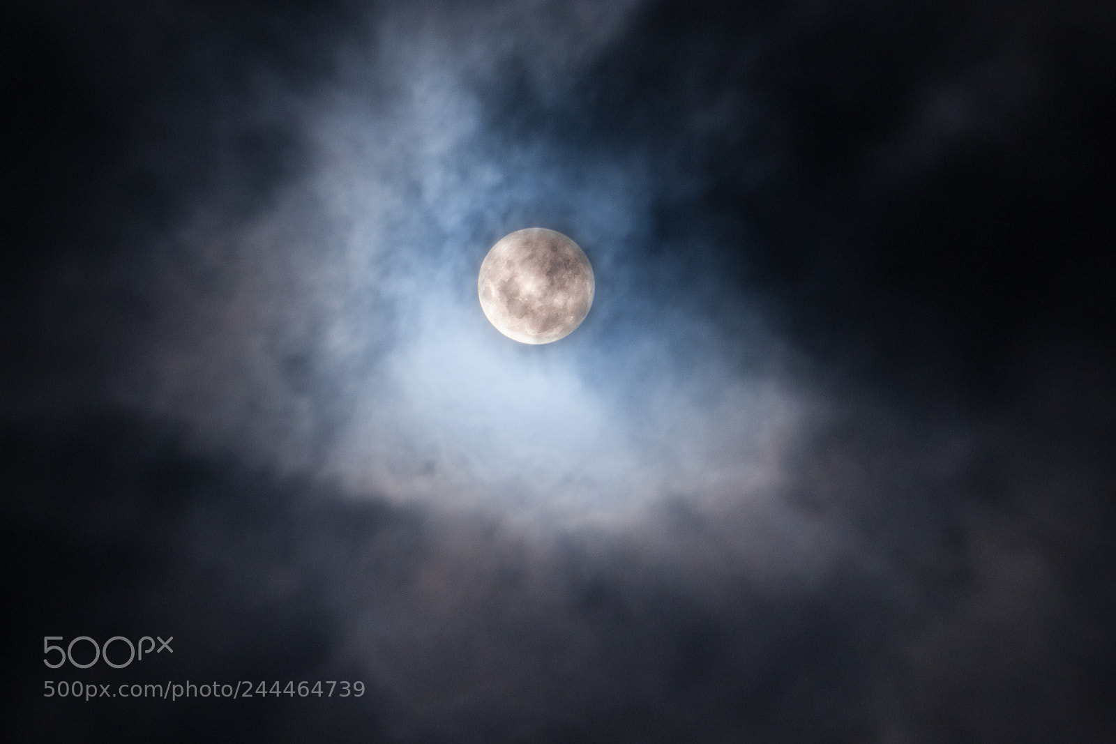 Sony a7R III sample photo. Cloud overshadows super blue photography