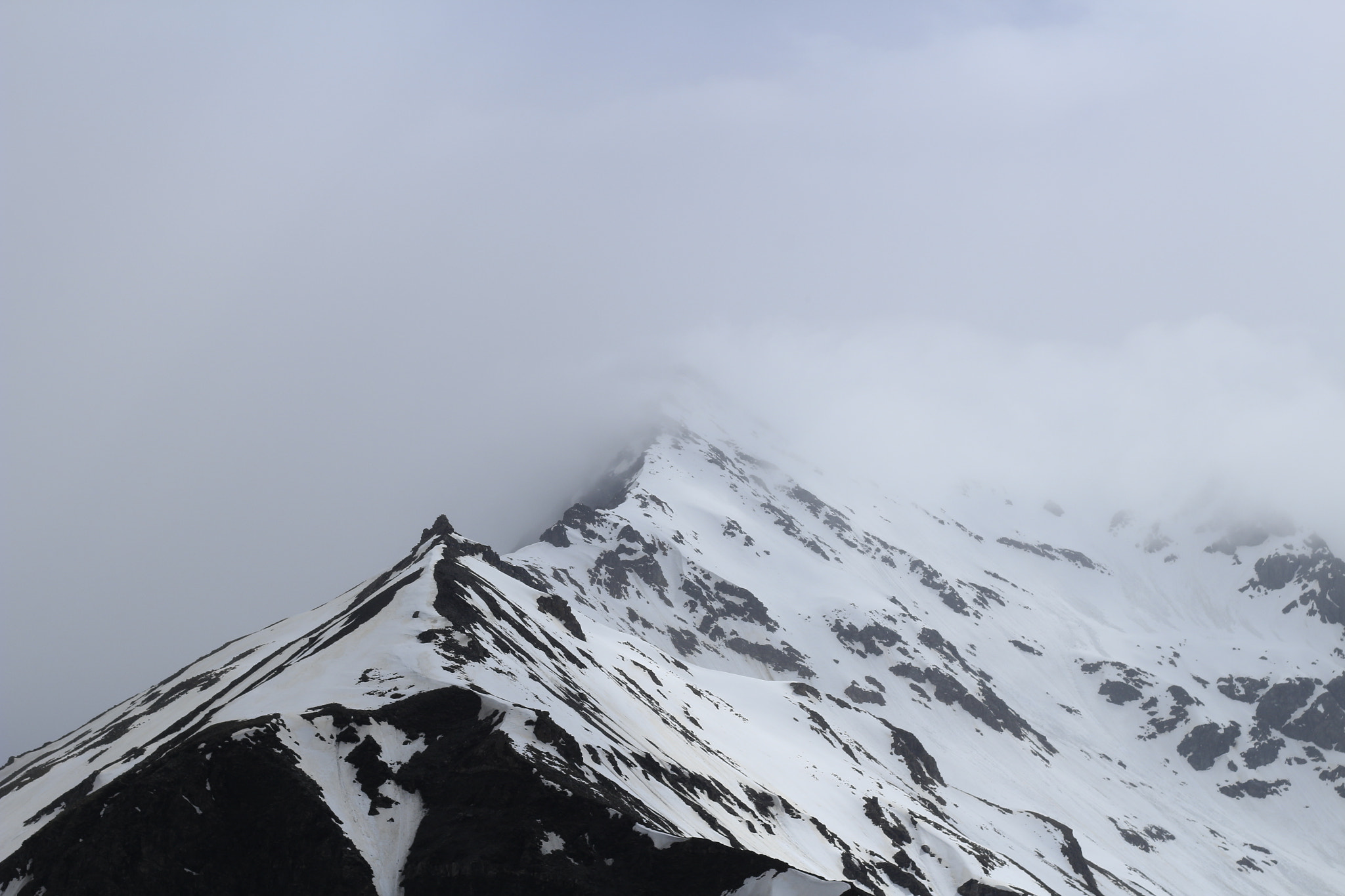 Canon EOS 100D (EOS Rebel SL1 / EOS Kiss X7) + Canon EF 50mm F1.8 II sample photo. White mountain in zell am see, austria. photography