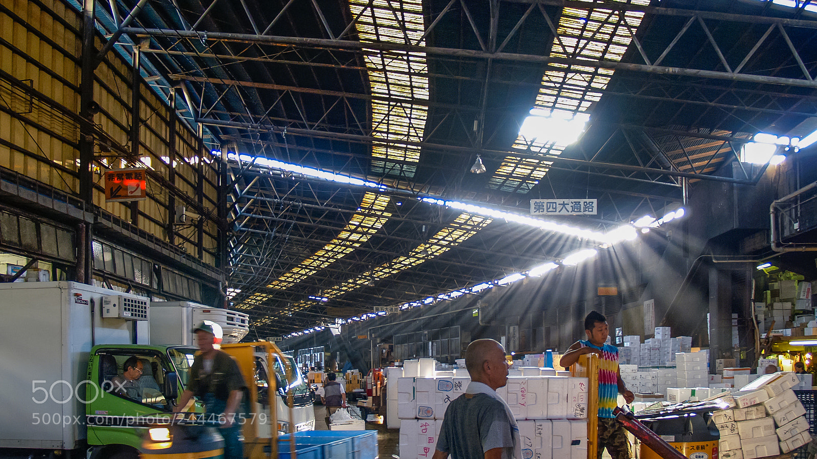 Olympus E-300 (EVOLT E-300) sample photo. Tsukiji wholesale market photography