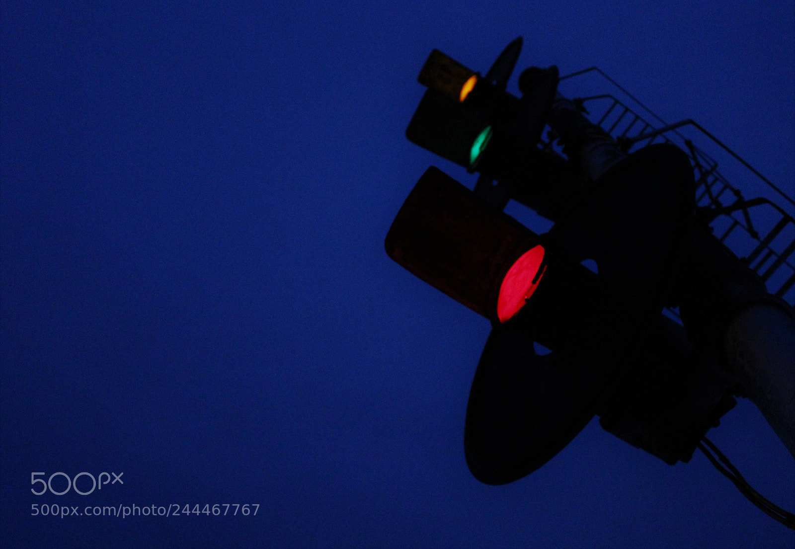 Canon EOS 1200D (EOS Rebel T5 / EOS Kiss X70 / EOS Hi) sample photo. Triple-head grs searchlight railroad photography