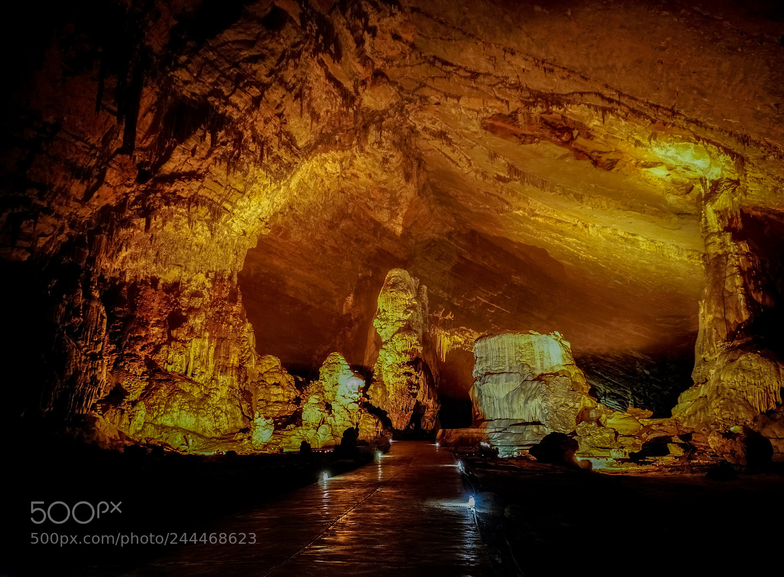 Sony a6300 sample photo. In the grutas de photography