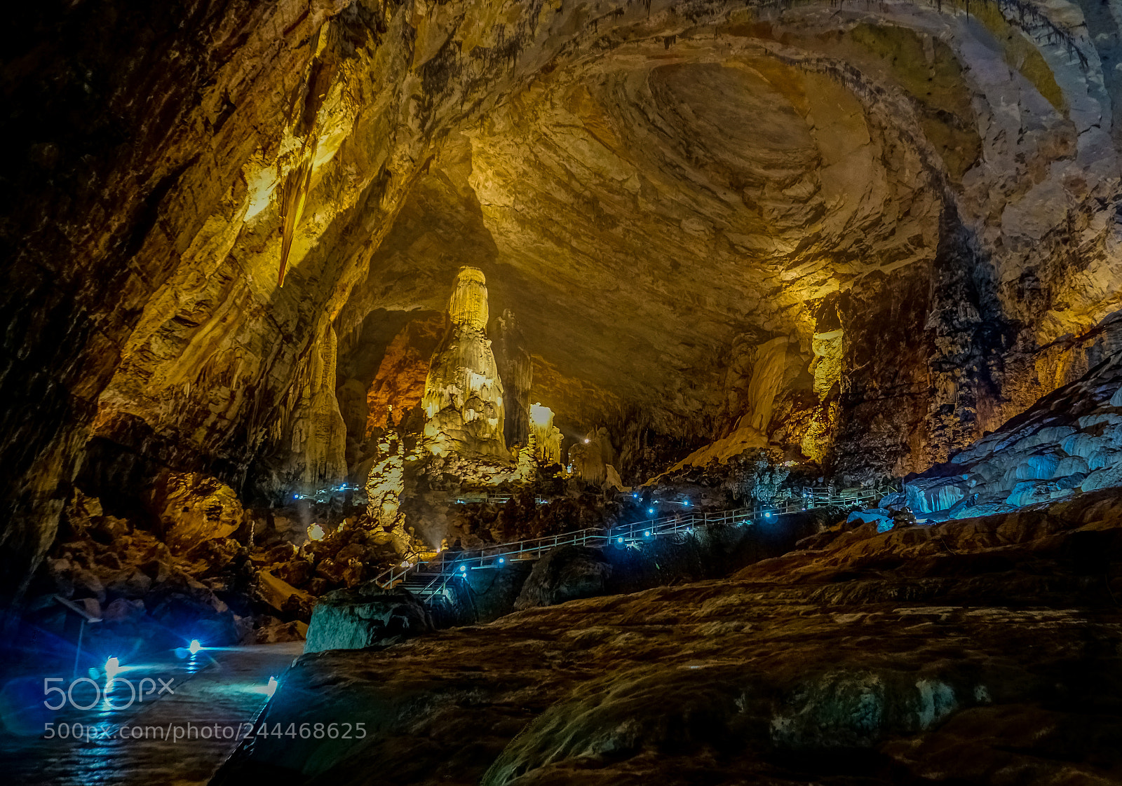 Sony a6300 sample photo. In the grutas de photography