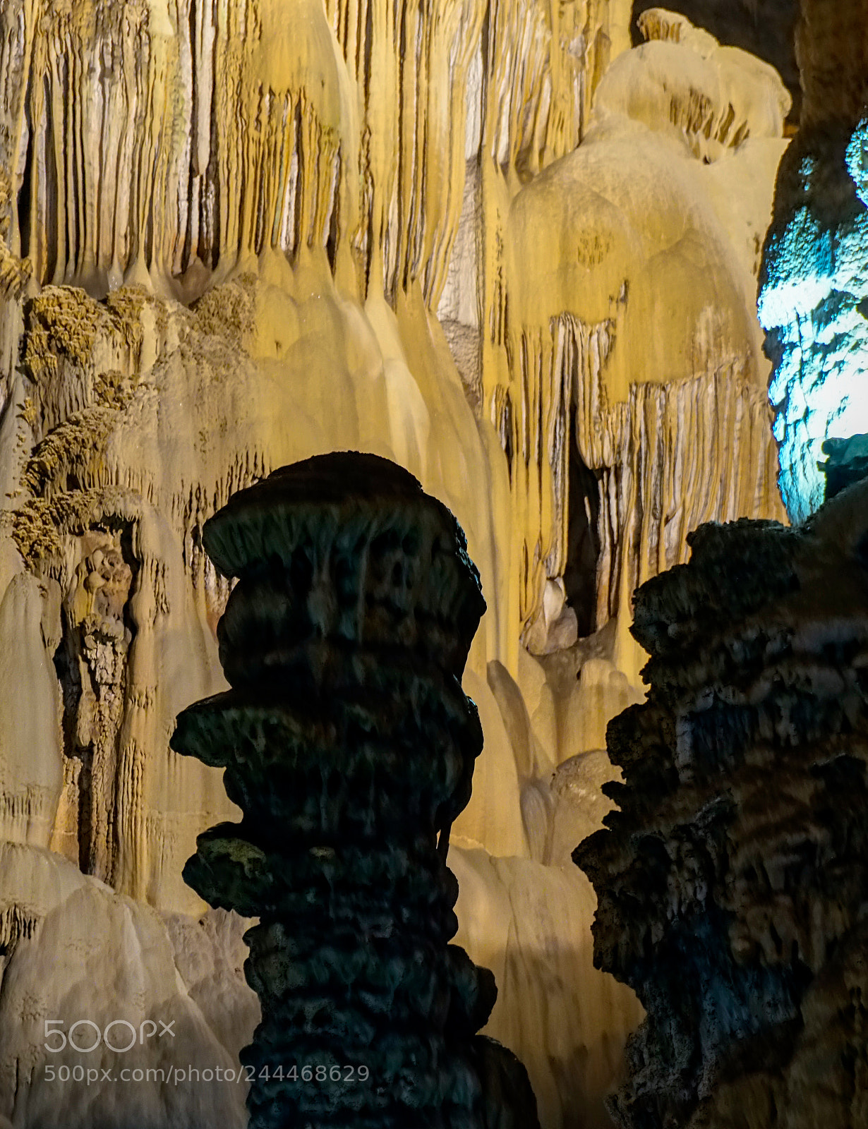 Sony a6300 sample photo. In the grutas de photography