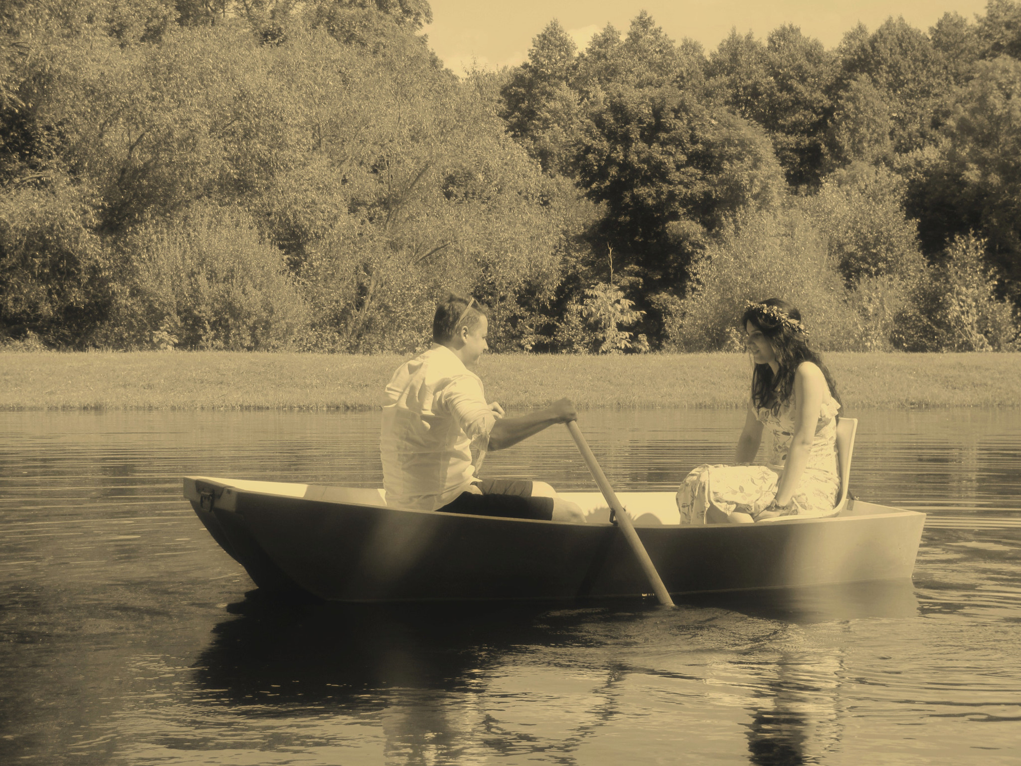 Canon PowerShot SX120 IS sample photo. Married couple and a boat photography