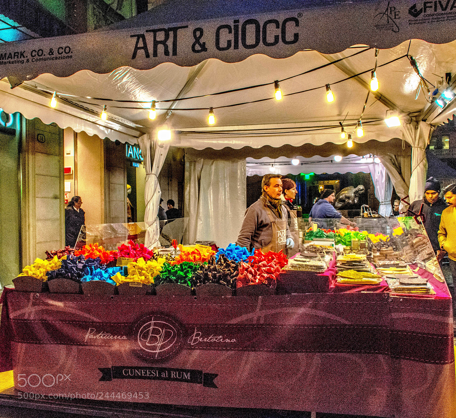 Nikon D7200 sample photo. Selling sweets on black photography