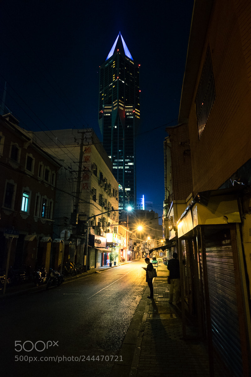 Fujifilm X-T1 sample photo. Down below tomorrow square. photography