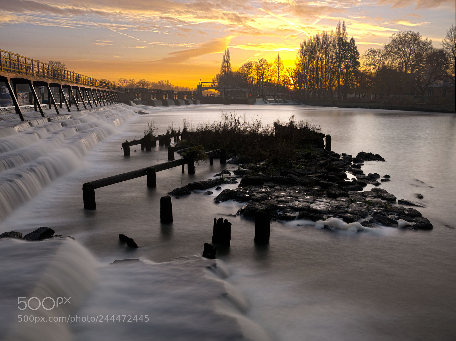 Panasonic Lumix DMC-GX7 sample photo. Sunrise over teddington lock photography