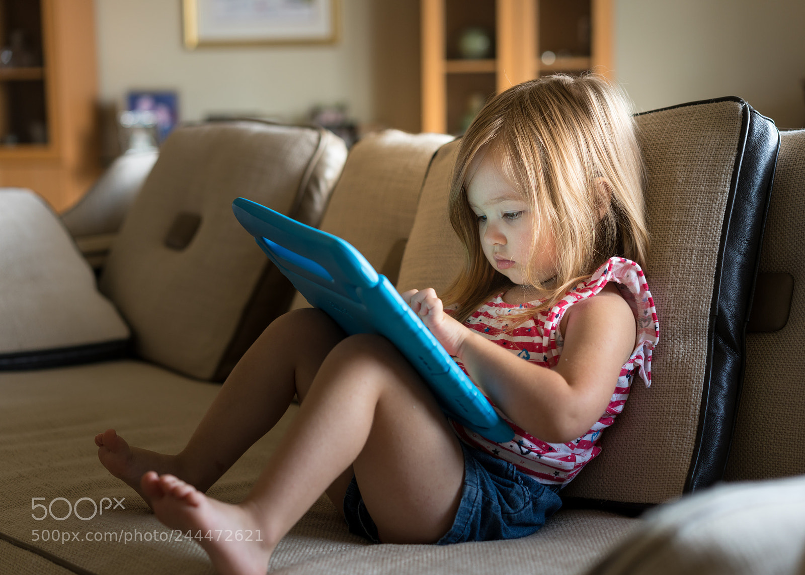 Sony a7R II sample photo. Preschool girl using a photography