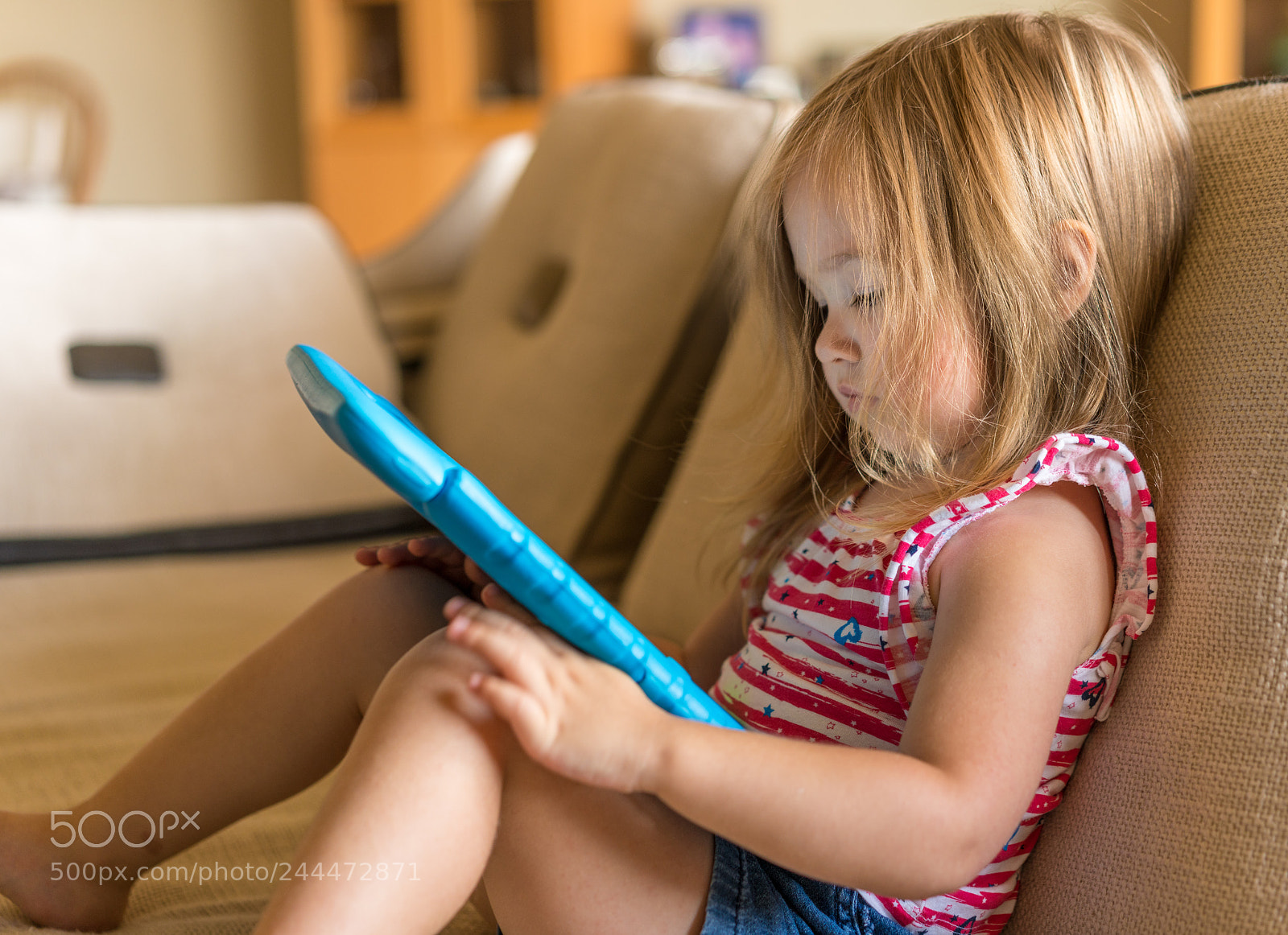 Sony a7R II sample photo. Preschool girl using a photography