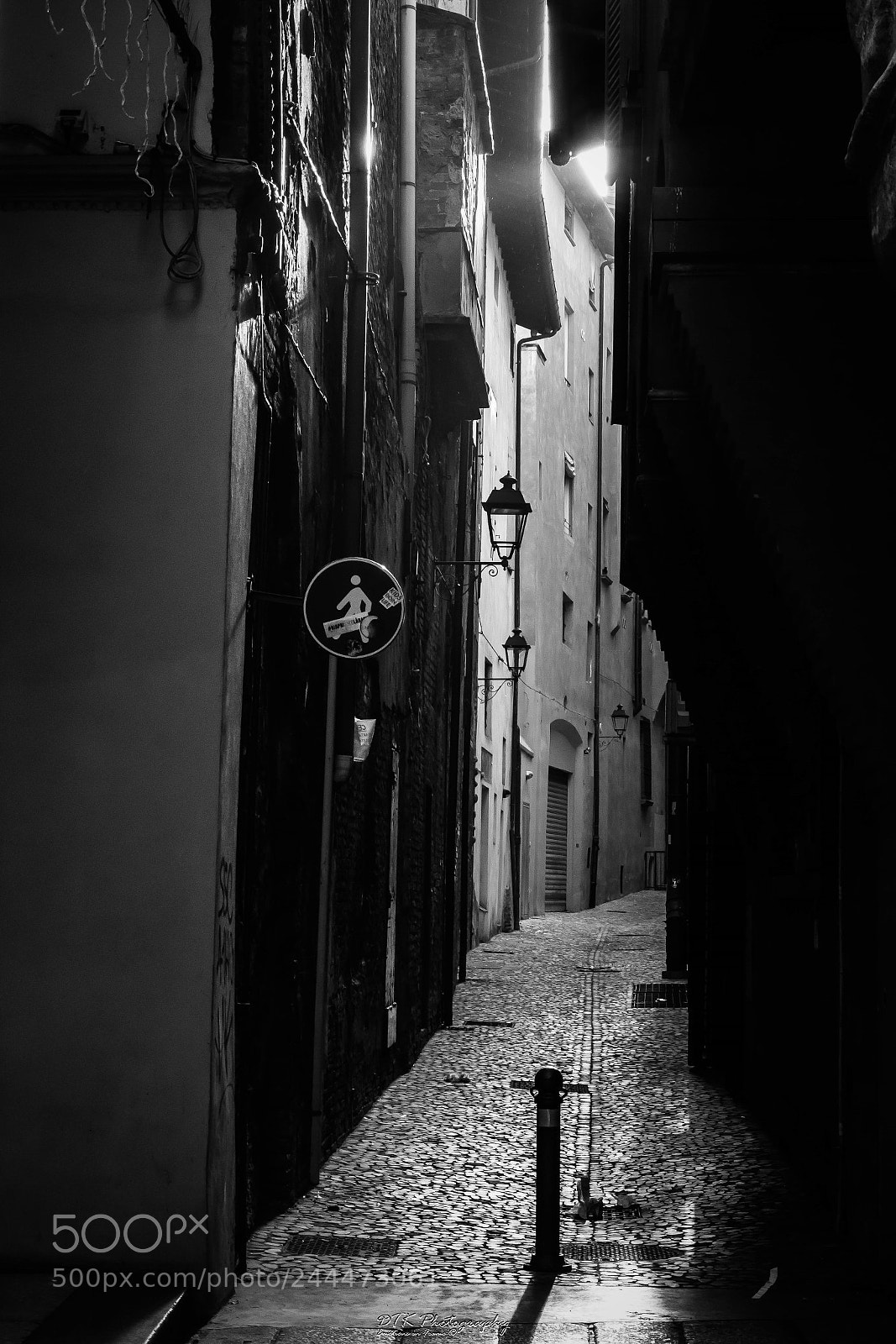 Canon EOS 70D sample photo. Lonely alley photography
